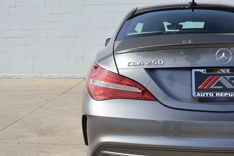 Mercedes-Benz CLA Vehicle Full-screen Gallery Image 07