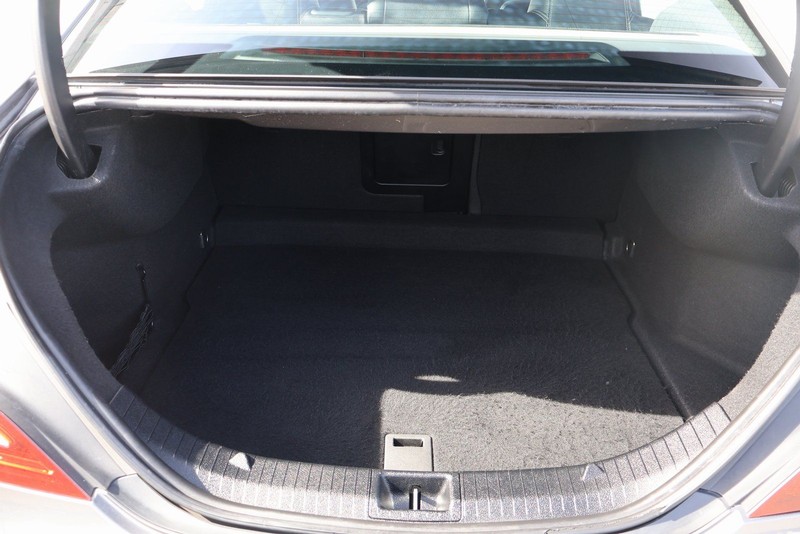 Mercedes-Benz CLA Vehicle Full-screen Gallery Image 08