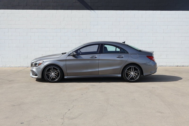 Mercedes-Benz CLA Vehicle Full-screen Gallery Image 10