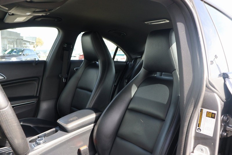 Mercedes-Benz CLA Vehicle Full-screen Gallery Image 17