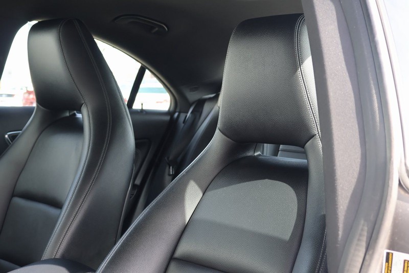 Mercedes-Benz CLA Vehicle Full-screen Gallery Image 18