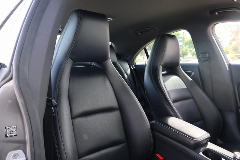 Mercedes-Benz CLA Vehicle Full-screen Gallery Image 20