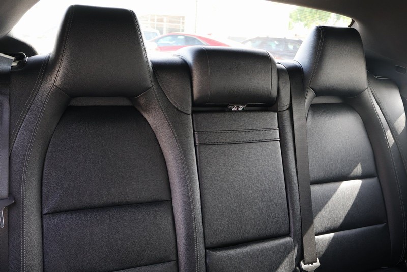 Mercedes-Benz CLA Vehicle Full-screen Gallery Image 21