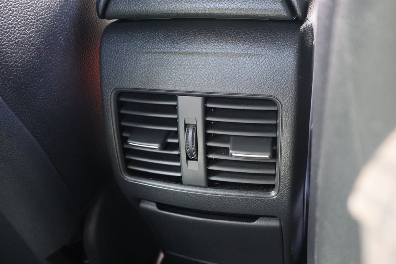 Mercedes-Benz CLA Vehicle Full-screen Gallery Image 22