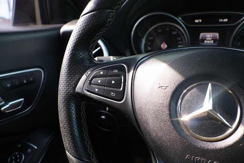 Mercedes-Benz CLA Vehicle Full-screen Gallery Image 25