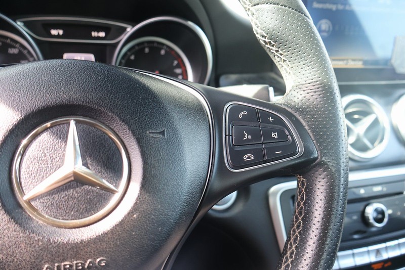 Mercedes-Benz CLA Vehicle Full-screen Gallery Image 26