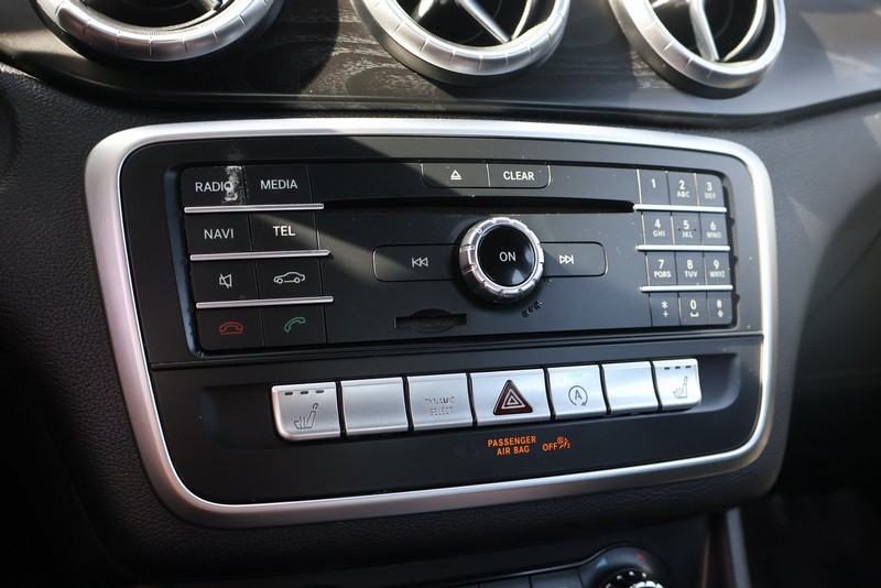 Mercedes-Benz CLA Vehicle Full-screen Gallery Image 31