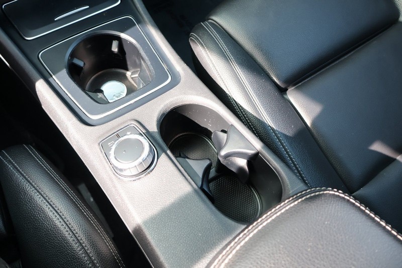 Mercedes-Benz CLA Vehicle Full-screen Gallery Image 33