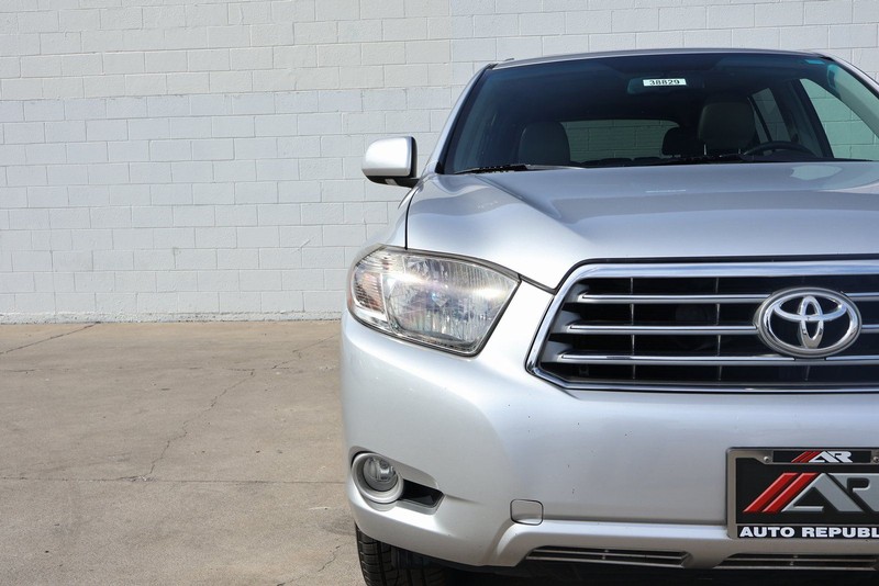 Toyota Highlander Vehicle Full-screen Gallery Image 03