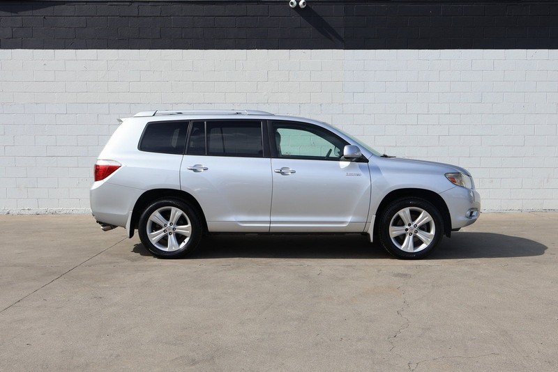 Toyota Highlander Vehicle Full-screen Gallery Image 04