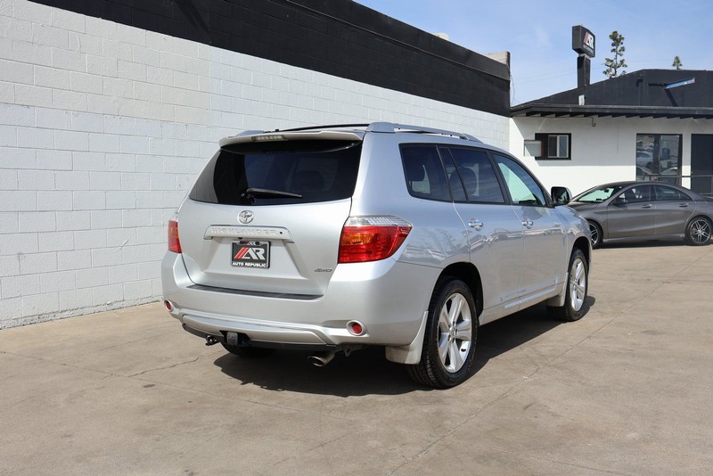 Toyota Highlander Vehicle Full-screen Gallery Image 05