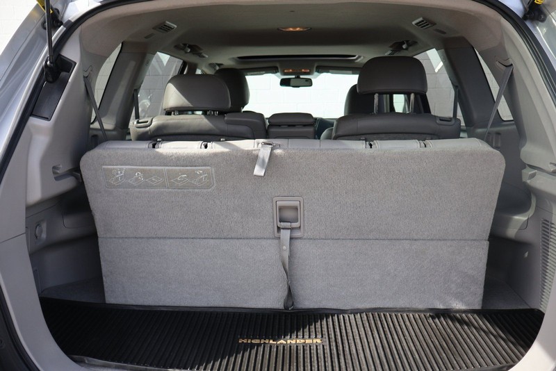 Toyota Highlander Vehicle Full-screen Gallery Image 08