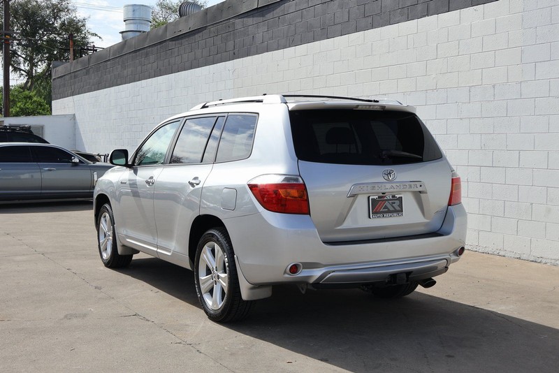 Toyota Highlander Vehicle Full-screen Gallery Image 10