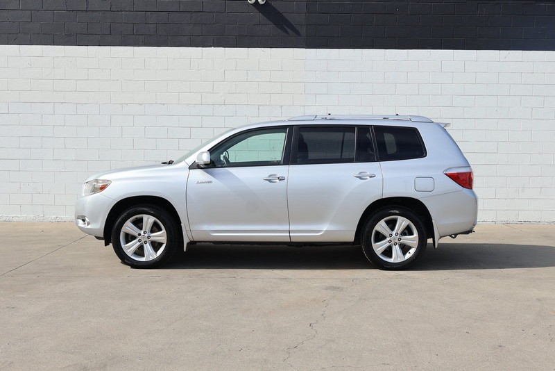 Toyota Highlander Vehicle Full-screen Gallery Image 11