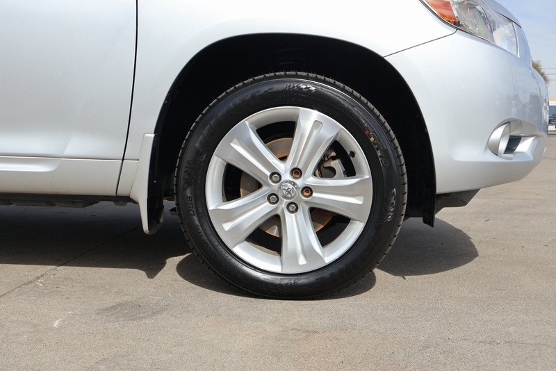 Toyota Highlander Vehicle Full-screen Gallery Image 14