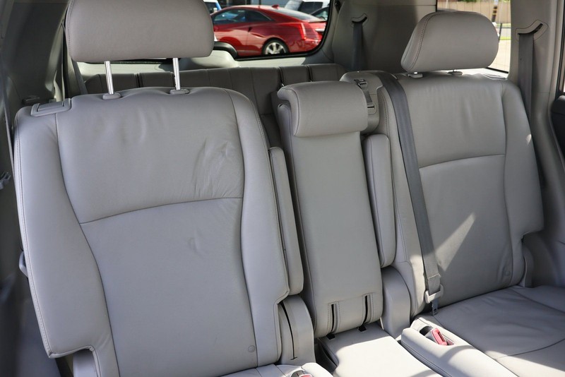 Toyota Highlander Vehicle Full-screen Gallery Image 22