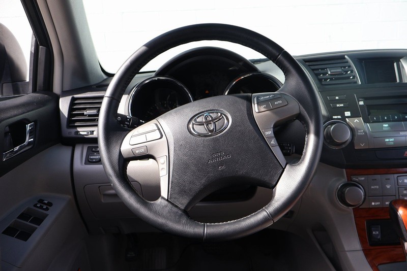 Toyota Highlander Vehicle Full-screen Gallery Image 27