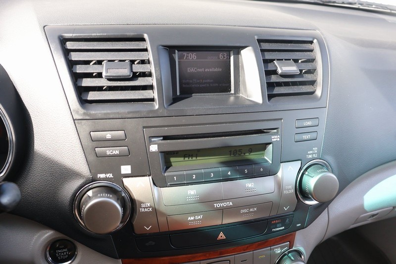 Toyota Highlander Vehicle Full-screen Gallery Image 32