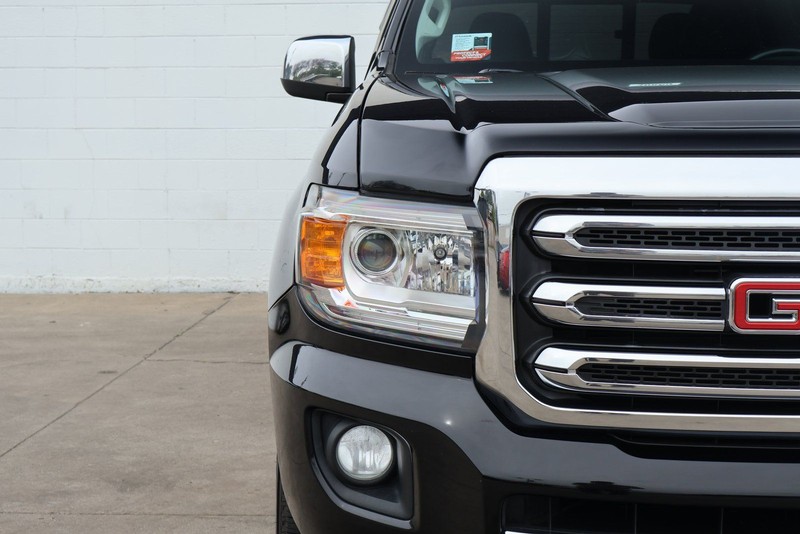 GMC Canyon Vehicle Full-screen Gallery Image 03