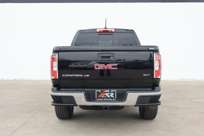 GMC Canyon Vehicle Full-screen Gallery Image 06