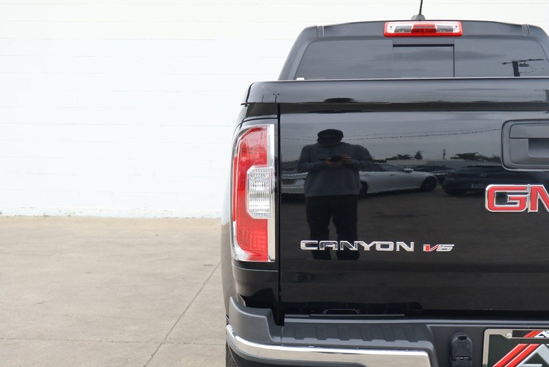 GMC Canyon Vehicle Full-screen Gallery Image 07