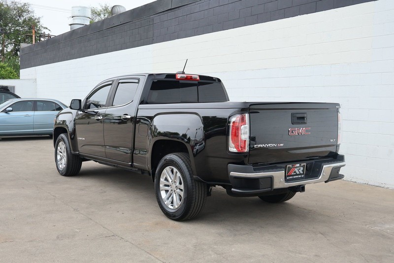 GMC Canyon Vehicle Full-screen Gallery Image 09