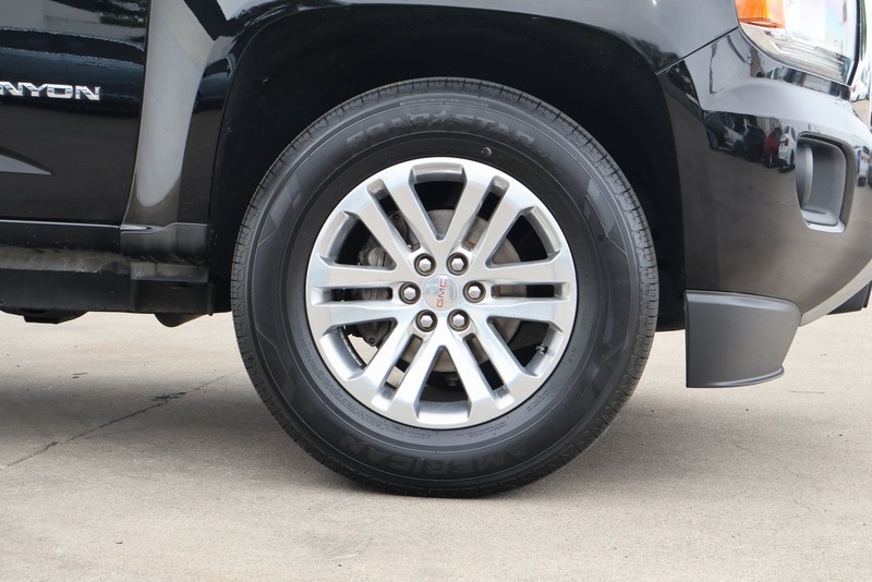 GMC Canyon Vehicle Full-screen Gallery Image 13