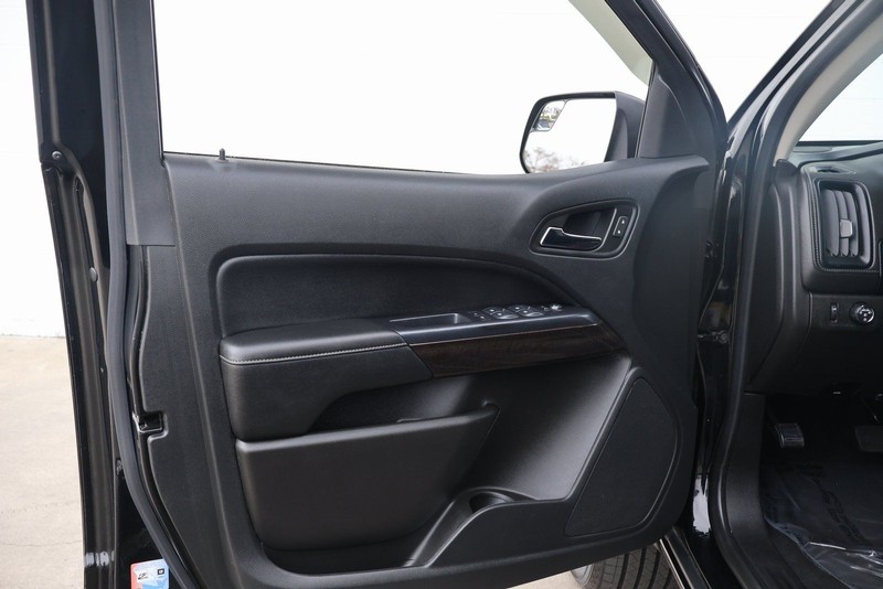 GMC Canyon Vehicle Full-screen Gallery Image 14