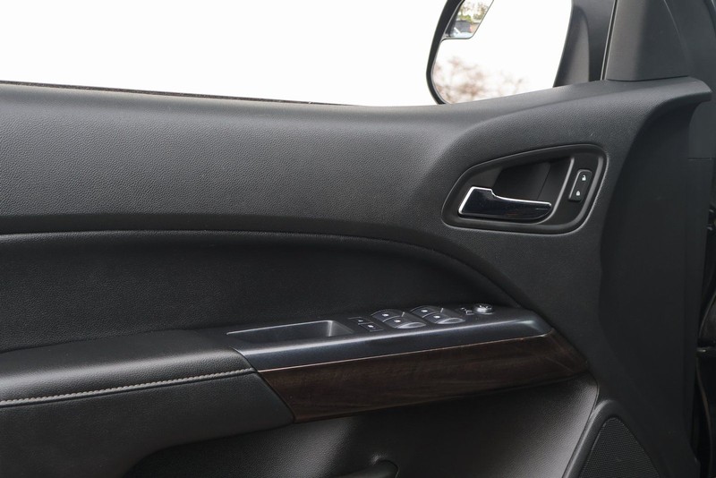 GMC Canyon Vehicle Full-screen Gallery Image 15