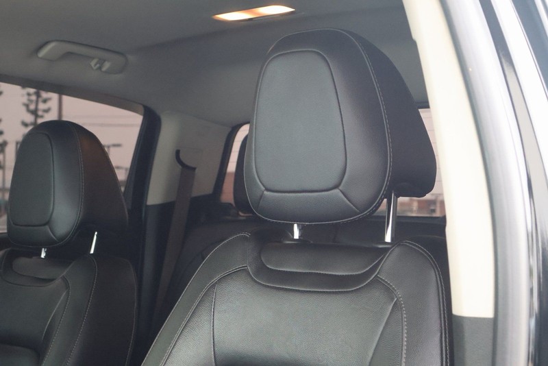 GMC Canyon Vehicle Full-screen Gallery Image 18