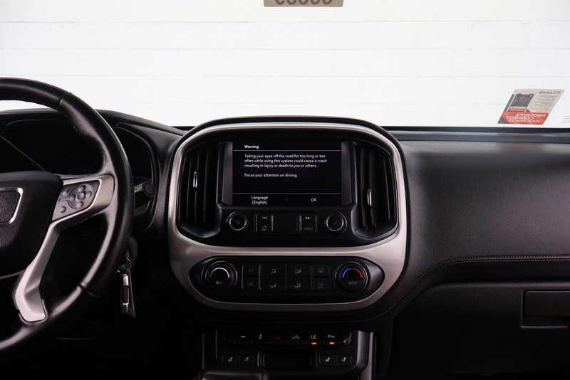 GMC Canyon Vehicle Full-screen Gallery Image 27