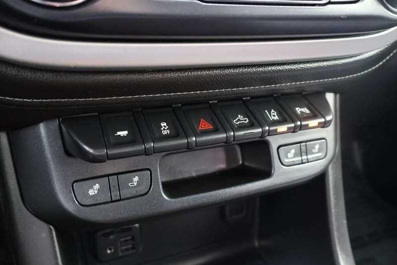 GMC Canyon Vehicle Full-screen Gallery Image 31