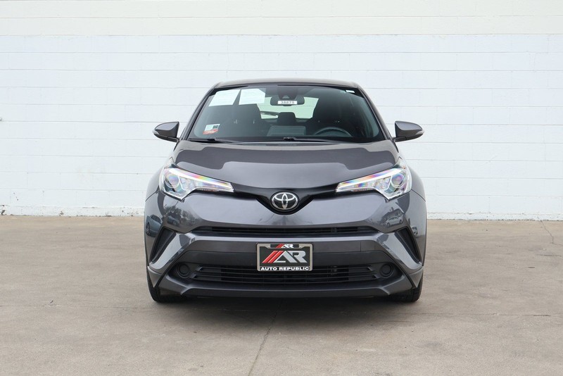 Toyota C-HR Vehicle Full-screen Gallery Image 02