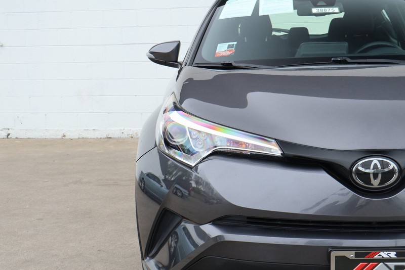 Toyota C-HR Vehicle Full-screen Gallery Image 03