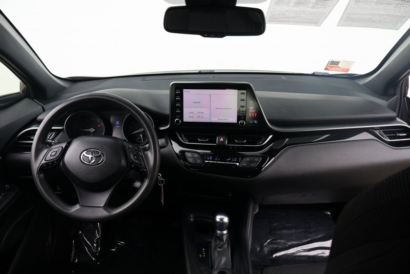 Toyota C-HR Vehicle Full-screen Gallery Image 22