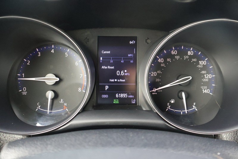 Toyota C-HR Vehicle Full-screen Gallery Image 23