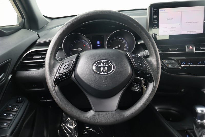 Toyota C-HR Vehicle Full-screen Gallery Image 24