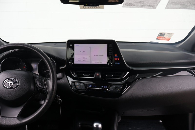 Toyota C-HR Vehicle Full-screen Gallery Image 27