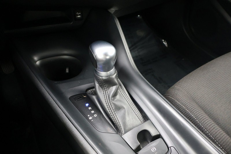 Toyota C-HR Vehicle Full-screen Gallery Image 31