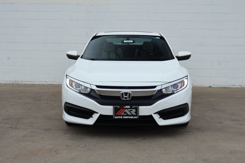 Honda Civic Coupe Vehicle Full-screen Gallery Image 02