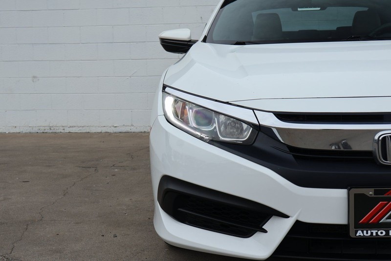 Honda Civic Coupe Vehicle Full-screen Gallery Image 03