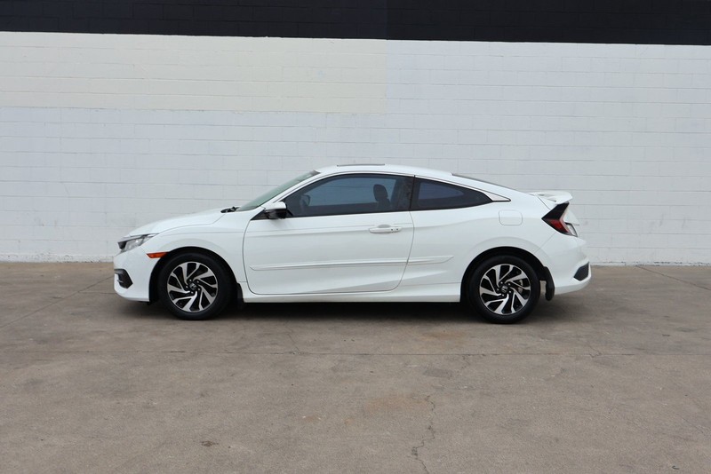 Honda Civic Coupe Vehicle Full-screen Gallery Image 10