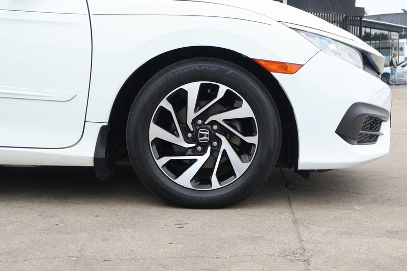 Honda Civic Coupe Vehicle Full-screen Gallery Image 13