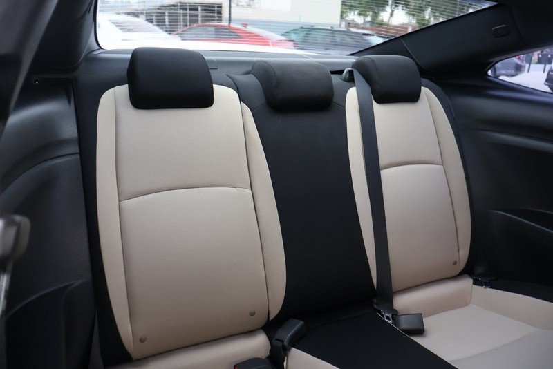 Honda Civic Coupe Vehicle Full-screen Gallery Image 19