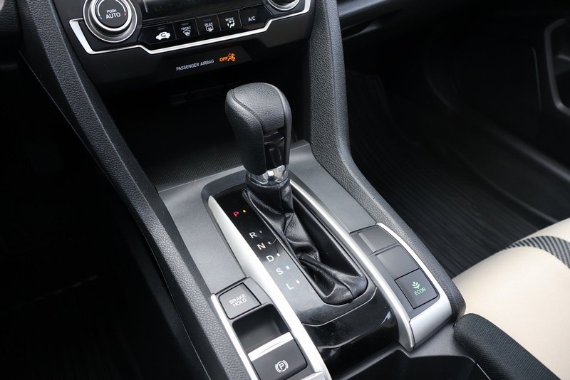 Honda Civic Coupe Vehicle Full-screen Gallery Image 29