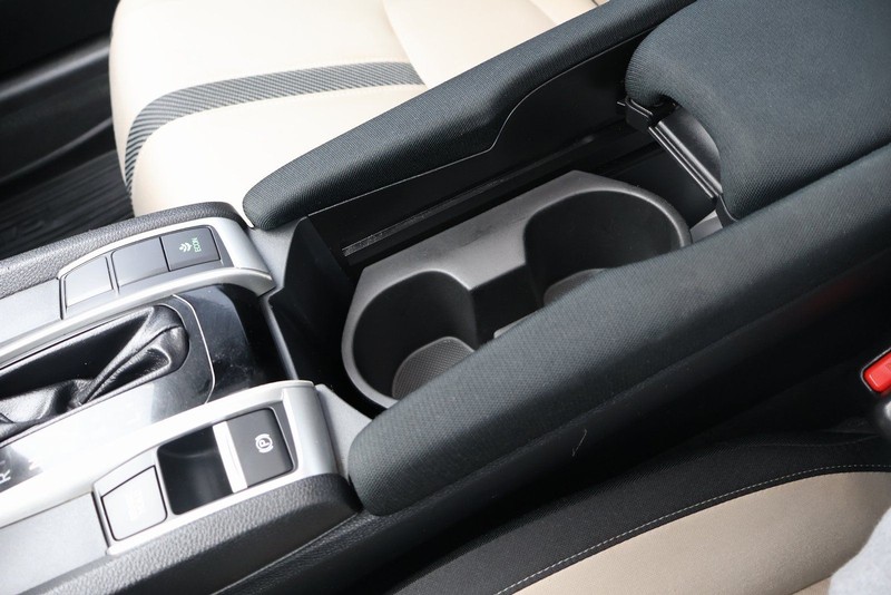 Honda Civic Coupe Vehicle Full-screen Gallery Image 30