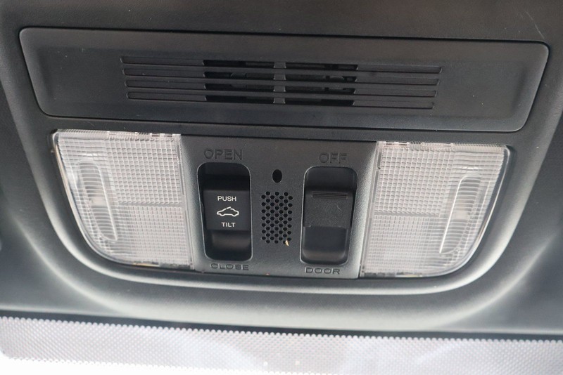 Honda Civic Coupe Vehicle Full-screen Gallery Image 31