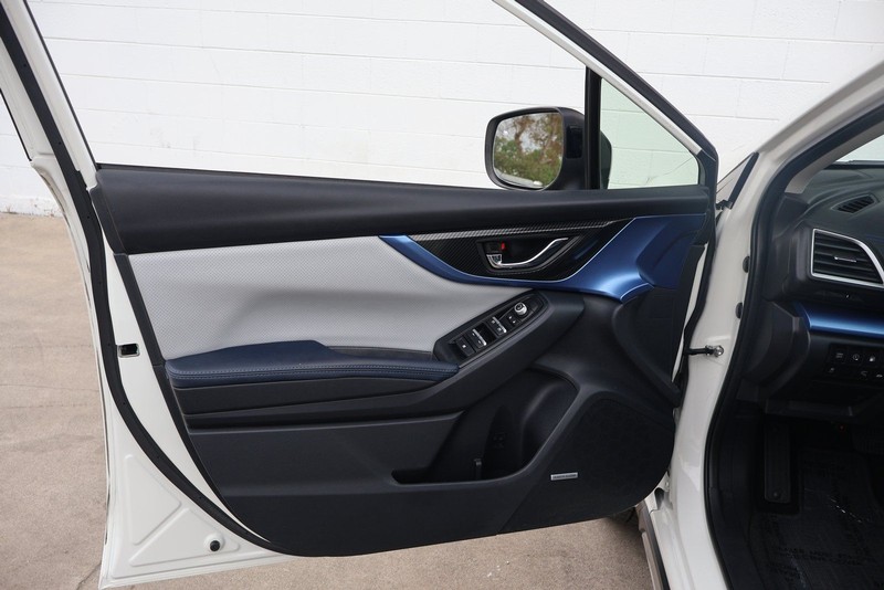 Subaru Crosstrek Vehicle Full-screen Gallery Image 14