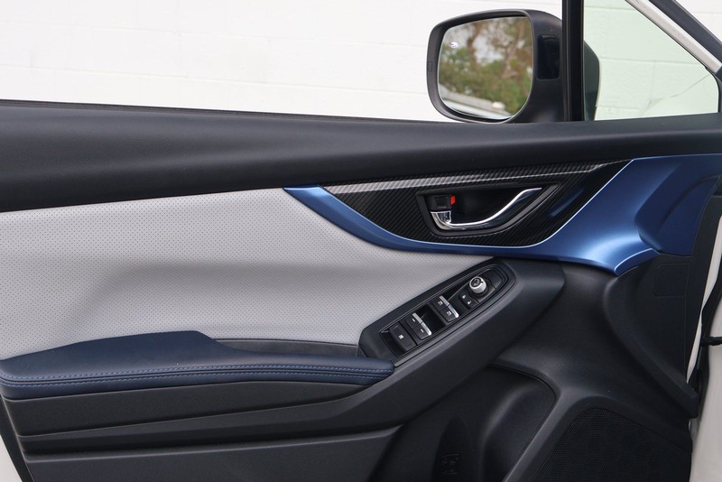 Subaru Crosstrek Vehicle Full-screen Gallery Image 15