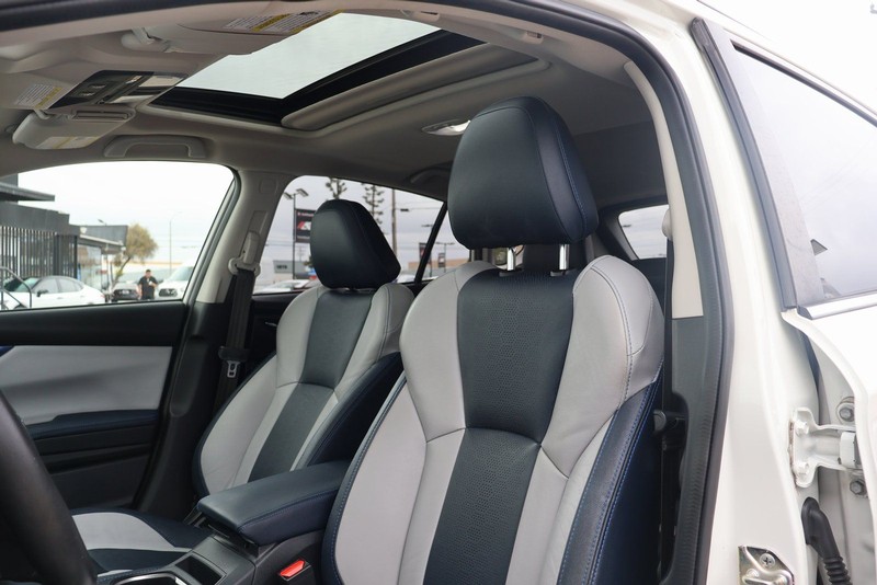 Subaru Crosstrek Vehicle Full-screen Gallery Image 17